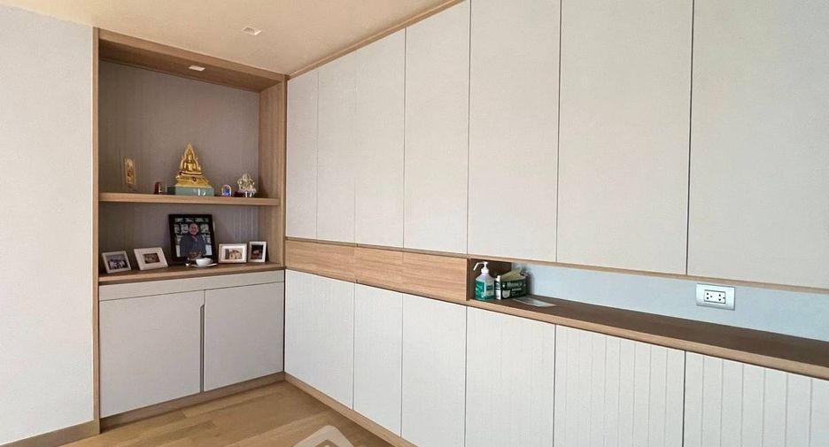 For sale 2 bedrooms condo in Watthana, Bangkok