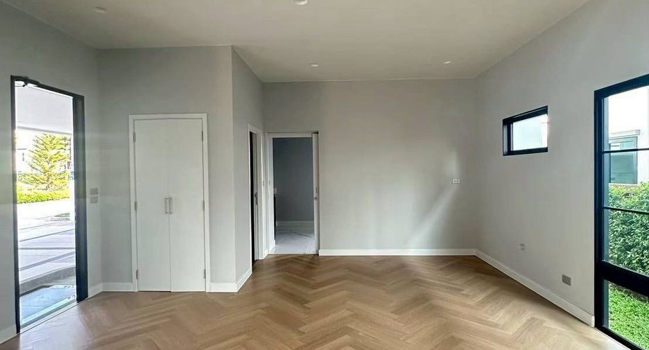 For sale 5 bedrooms house in Bang Phli, Samut Prakan