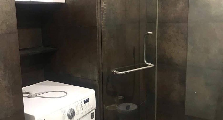 For sale 1 bed condo in Khlong Toei, Bangkok