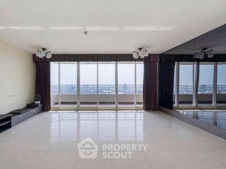 Condo en venta de 3 habitaciones en Bang Kho Laem, Bangkok