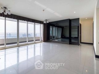 Condo en venta de 3 habitaciones en Bang Kho Laem, Bangkok
