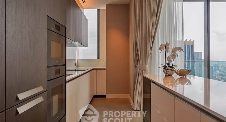 Condo en alquiler y en venta de 3 habitaciones en Pathum Wan, Bangkok