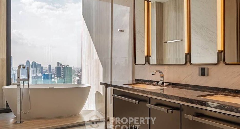 Condo en alquiler y en venta de 3 habitaciones en Pathum Wan, Bangkok