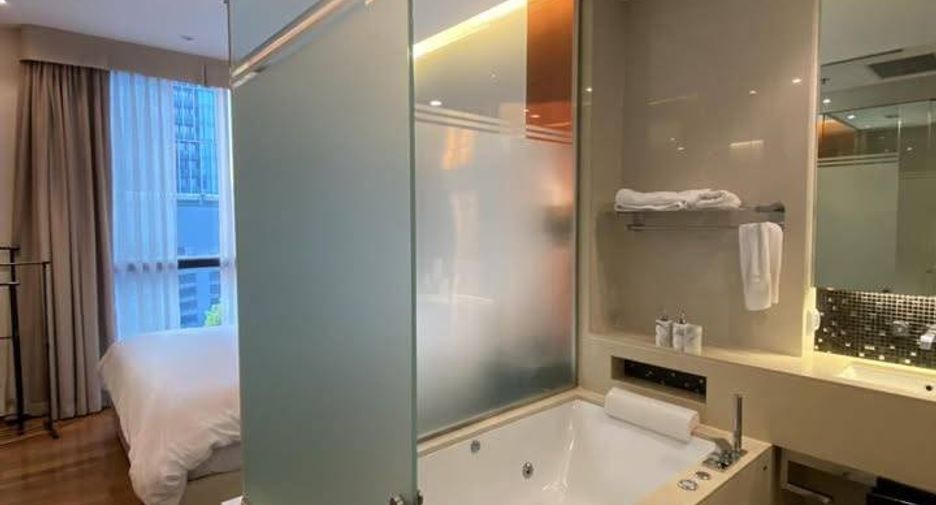 For sale 1 bed condo in Khlong Toei, Bangkok
