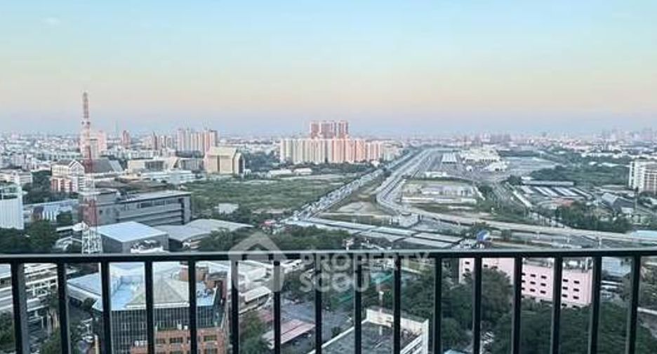 À vendre 2 chambres condo à Huai Khwang, Bangkok