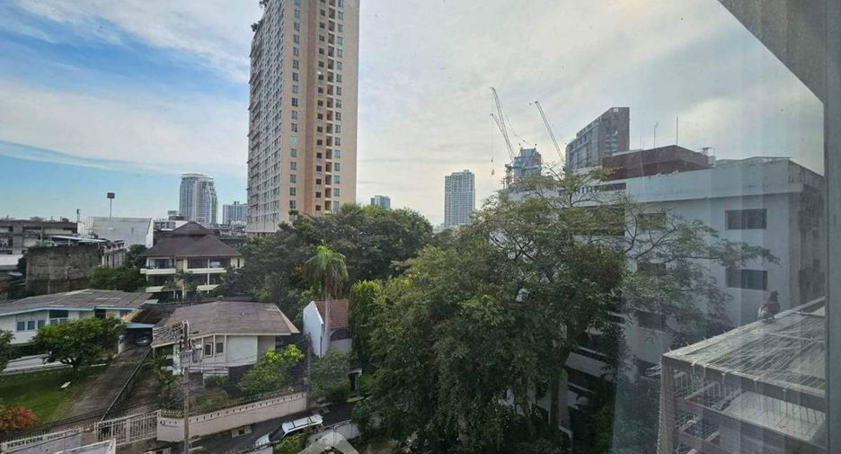For rent 1 bed condo in Khlong Toei, Bangkok