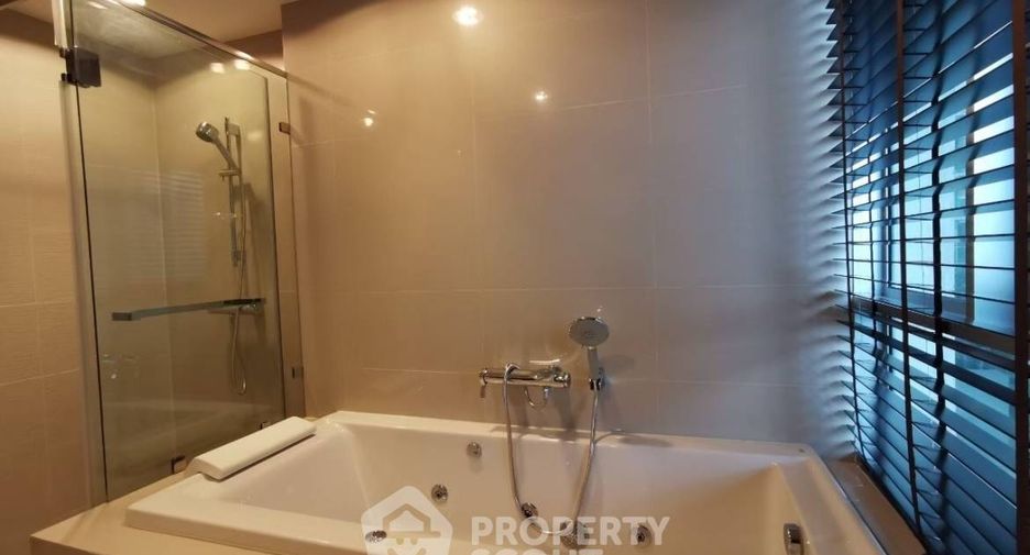 Condo en alquiler de 3 habitaciones en Huai Khwang, Bangkok