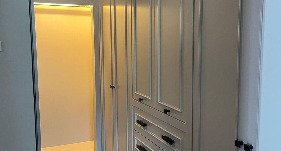 For rent 2 bedrooms condo in Pathum Wan, Bangkok