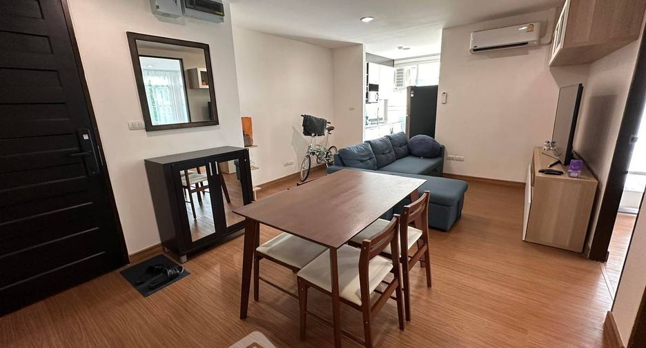 For rent 2 bedrooms condo in Watthana, Bangkok