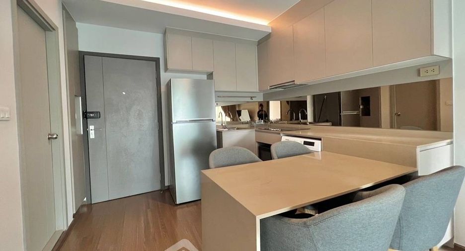 For rent 2 bedrooms condo in Phra Khanong, Bangkok