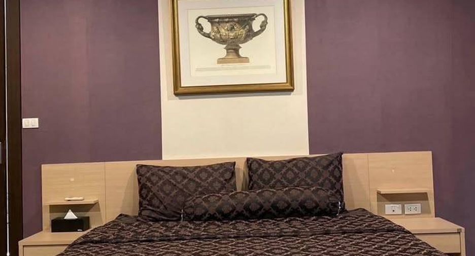 For rent 2 bedrooms condo in Huai Khwang, Bangkok