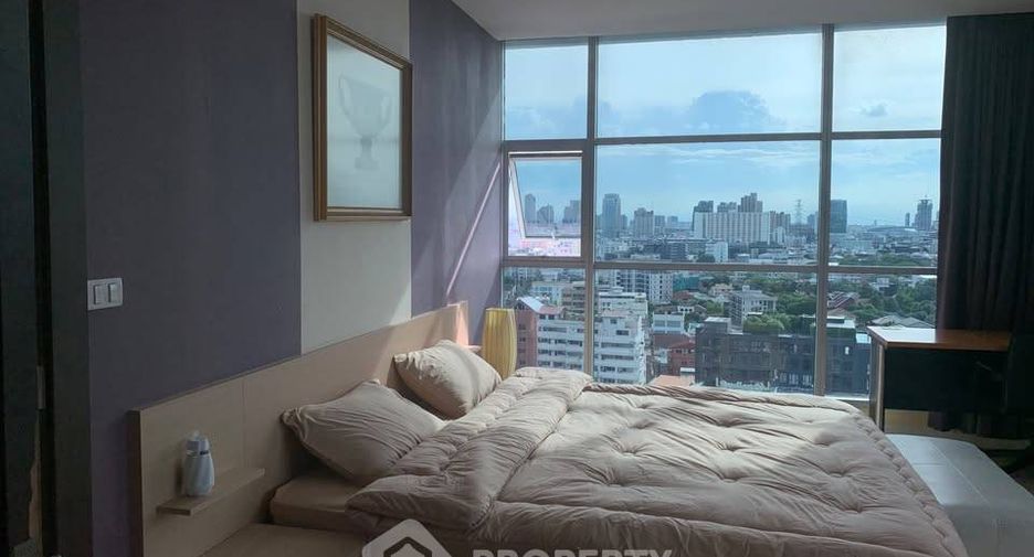 For rent 2 bedrooms condo in Huai Khwang, Bangkok