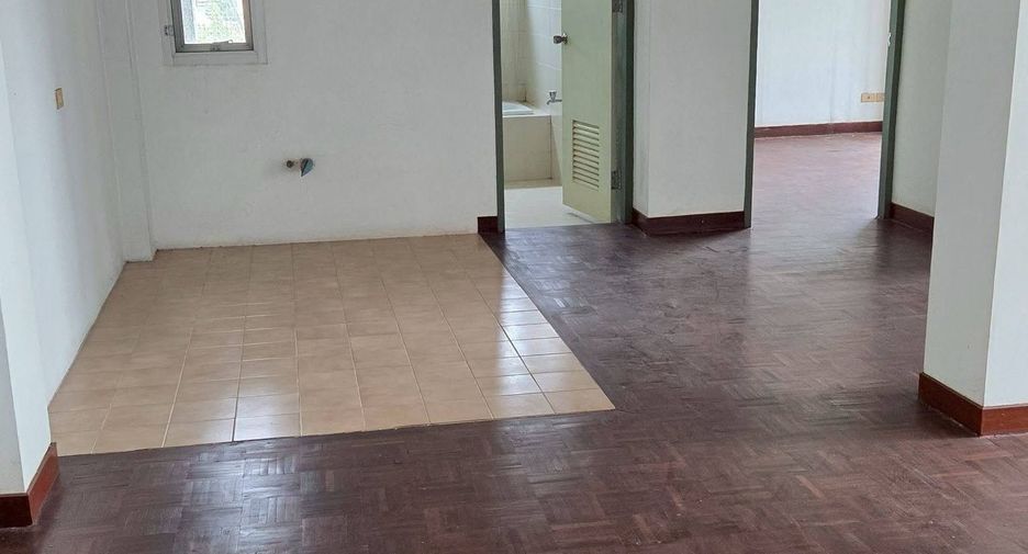 À vendre 2 chambres condo à Bang Na, Bangkok
