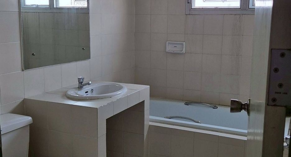 À vendre 2 chambres condo à Bang Na, Bangkok