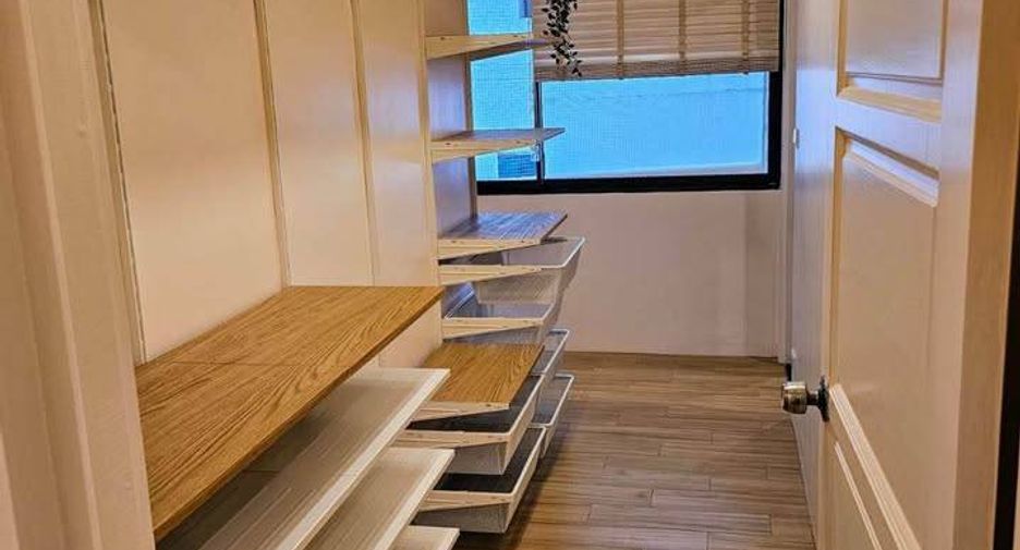Wohnung zur Miete mit 3 Zimmer in Khlong Toei, Bangkok