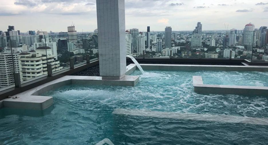 For rent 2 bedrooms condo in Khlong Toei, Bangkok