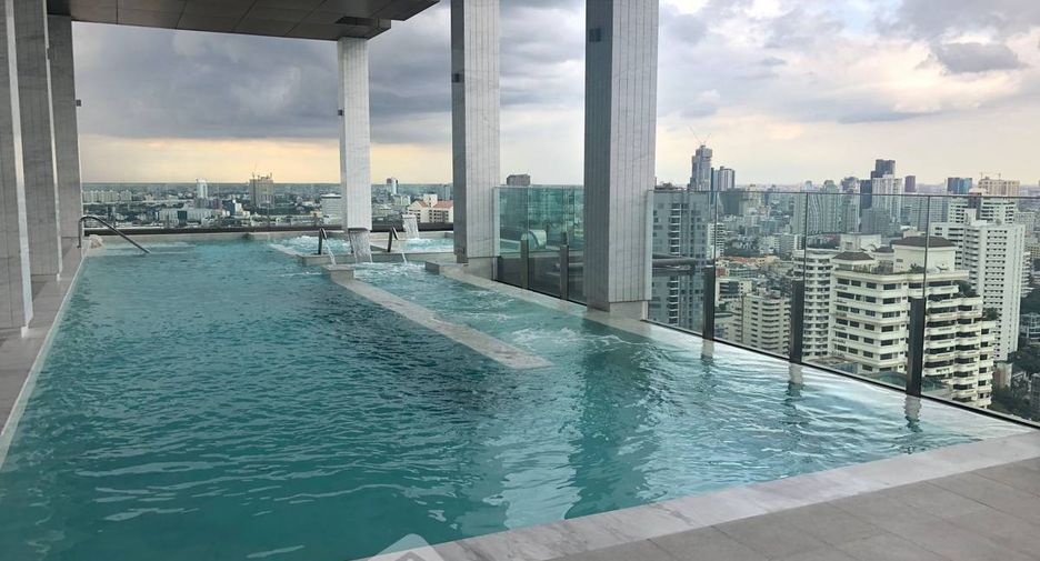 For rent 2 bedrooms condo in Khlong Toei, Bangkok