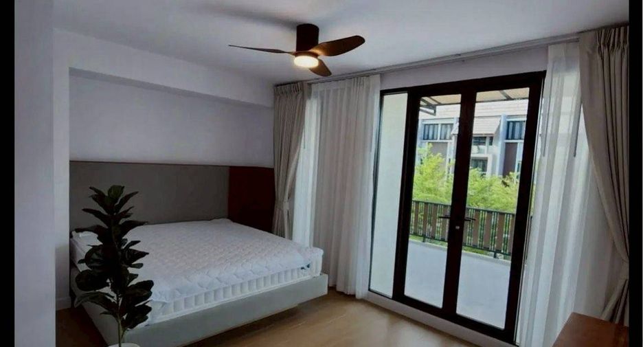 For rent 4 bedrooms townhouse in Suan Luang, Bangkok