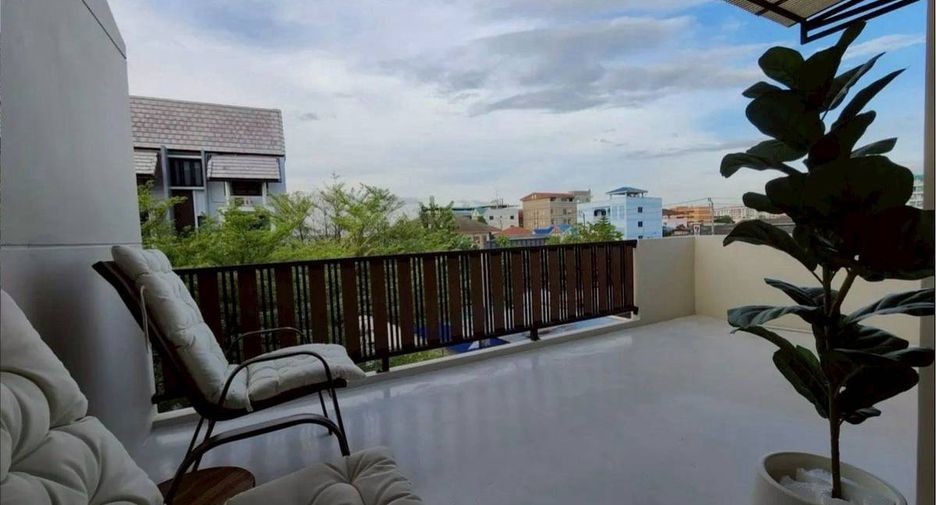 For rent 4 bedrooms townhouse in Suan Luang, Bangkok