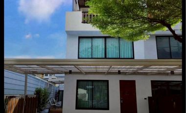 For rent 4 bedrooms townhouse 