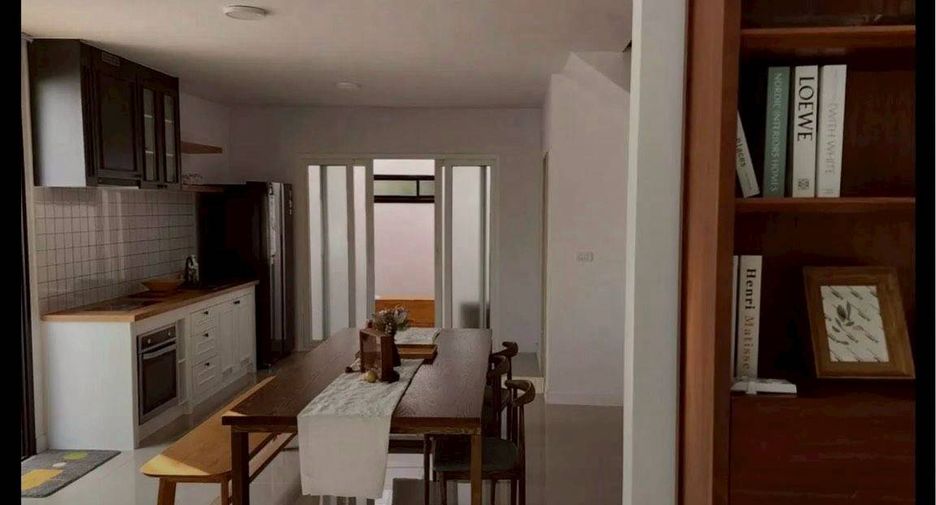 For rent 4 bedrooms townhouse in Suan Luang, Bangkok