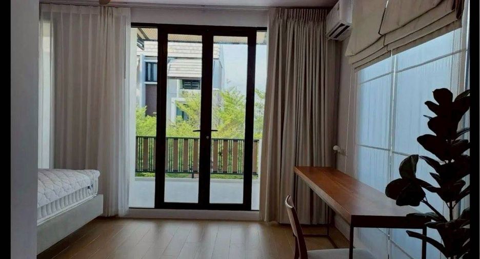 For rent 4 bedrooms townhouse in Suan Luang, Bangkok