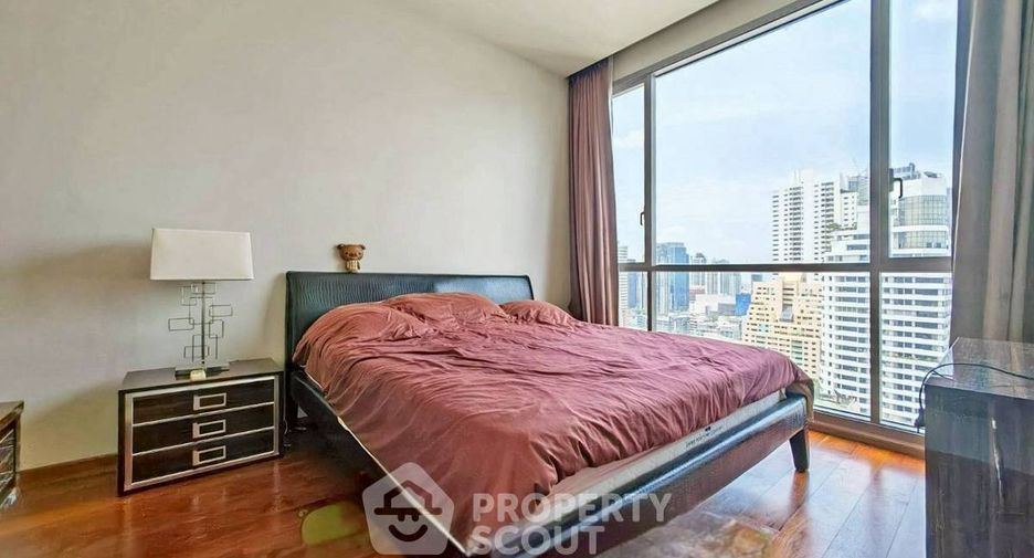For rent 2 bedrooms condo in Watthana, Bangkok