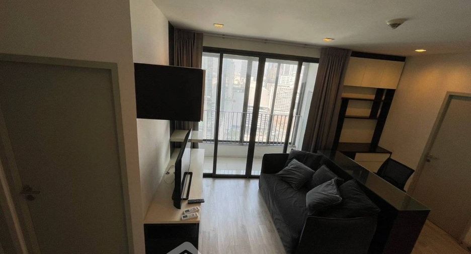 For rent 2 bedrooms condo in Huai Khwang, Bangkok