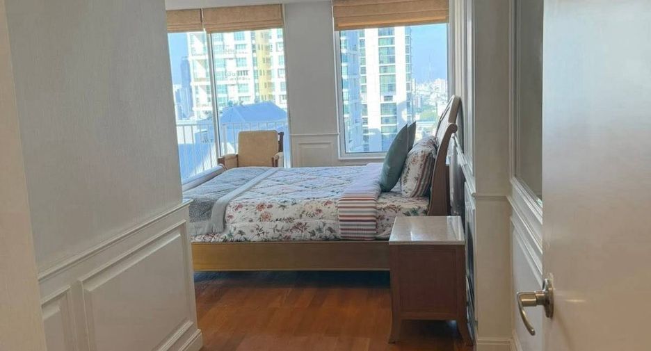 For rent 2 bedrooms condo in Pathum Wan, Bangkok