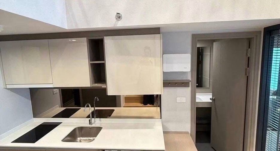 For rent 2 bedrooms condo in Huai Khwang, Bangkok