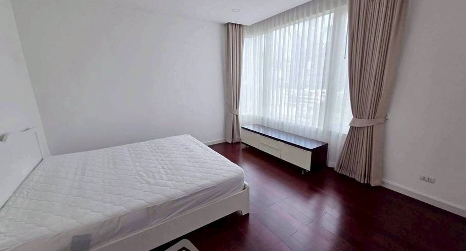 For rent 2 bedrooms condo in Pathum Wan, Bangkok