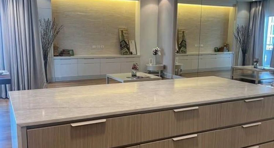 For rent 3 bedrooms apartment in Pathum Wan, Bangkok