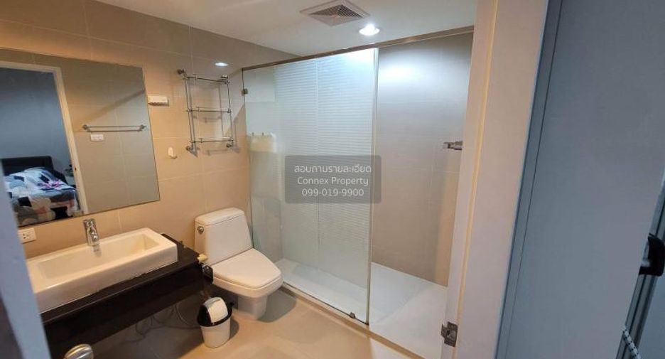 For rent 3 bedrooms condo in Huai Khwang, Bangkok