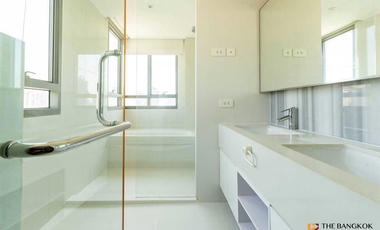 For sale 2 bedrooms condo in Khlong Toei, Bangkok