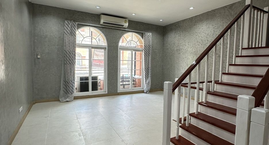 Reihenhaus zum Kauf mit 3 Zimmer in Bang Kapi, Bangkok