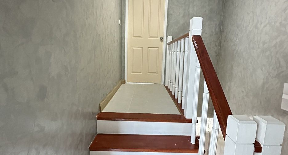Reihenhaus zum Kauf mit 3 Zimmer in Bang Kapi, Bangkok