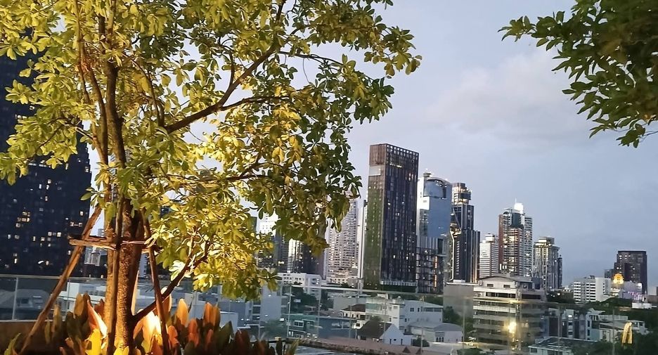 Condo en alquiler de 1 habitaciones en Khlong Toei, Bangkok