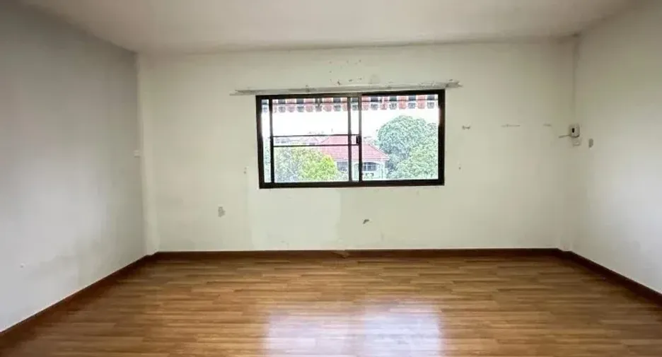 For rent 4 bedrooms townhouse in Rat Burana, Bangkok