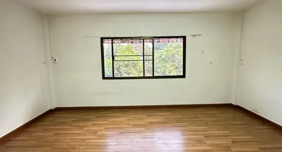 For rent 4 bedrooms townhouse in Rat Burana, Bangkok