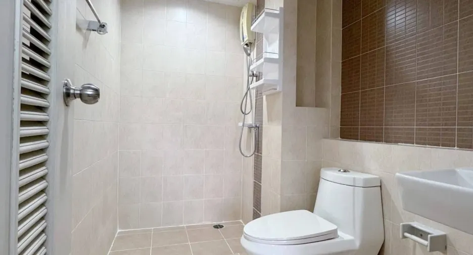 For rent 1 bed condo in Huai Khwang, Bangkok