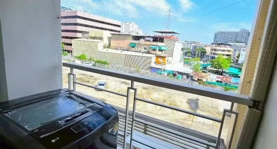 For rent 1 bed condo in Huai Khwang, Bangkok