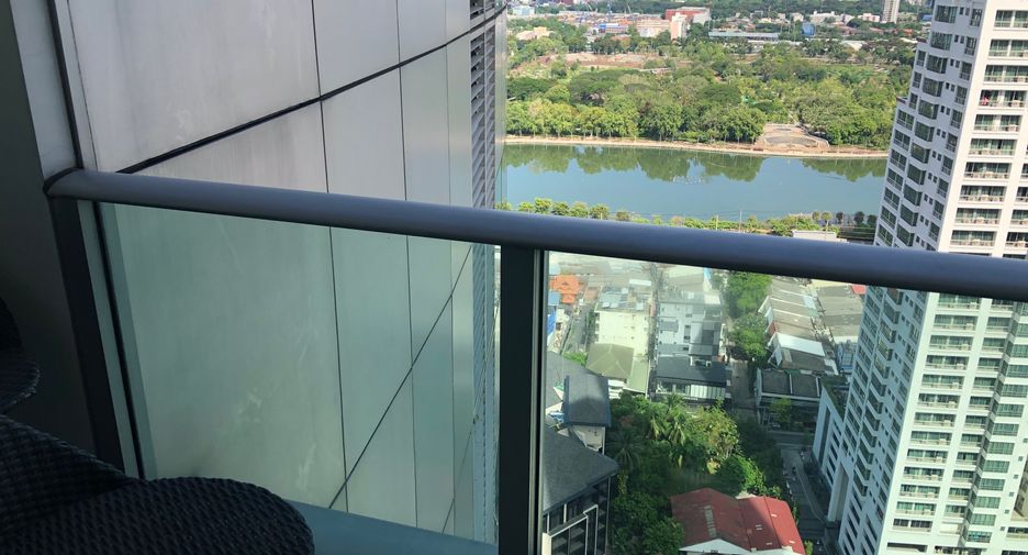 Condo en alquiler de 2 habitaciones en Khlong Toei, Bangkok