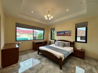 For sale 4 ベッドルーム villa in Bang Lamung, Chonburi