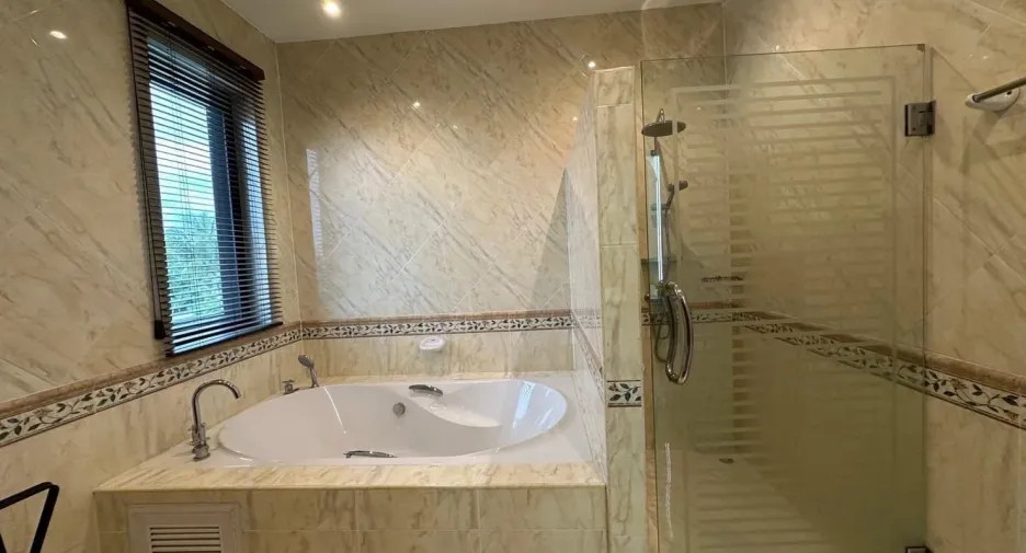 Villa zum Kauf mit 4 Zimmer in East Pattaya, Pattaya