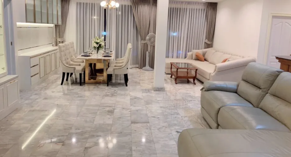 Villa zum Kauf mit 4 Zimmer in East Pattaya, Pattaya