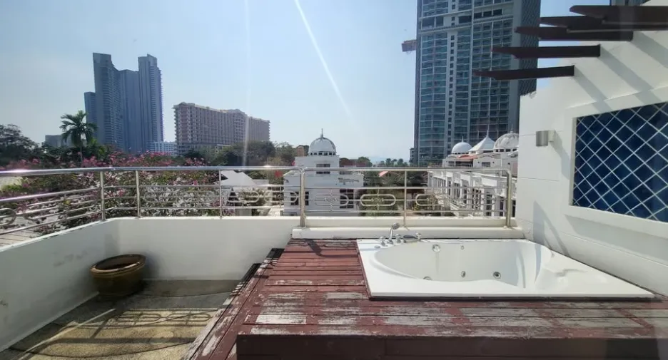 For sale 3 bedrooms villa in North Pattaya, Pattaya