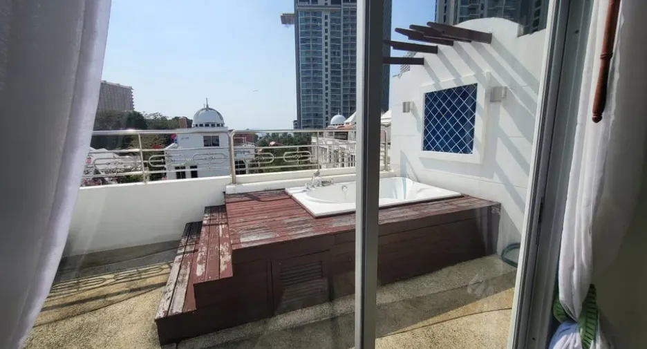 For sale 3 bedrooms villa in North Pattaya, Pattaya