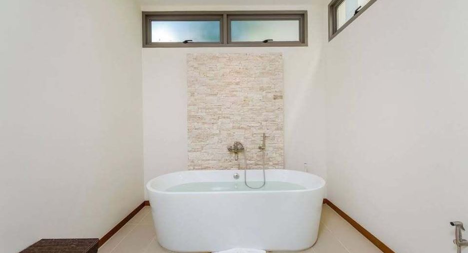 For rent 4 bedrooms villa in Mueang Phuket, Phuket