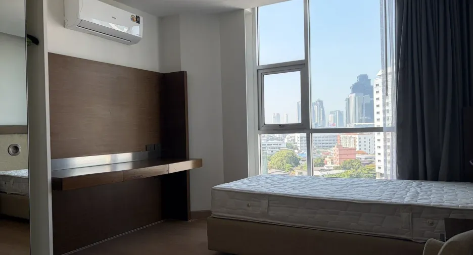 For rent 2 bedrooms condo in Sathon, Bangkok