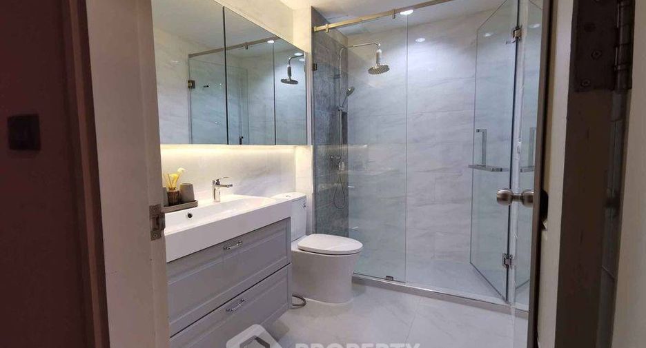 For sale 2 bedrooms condo in Sathon, Bangkok